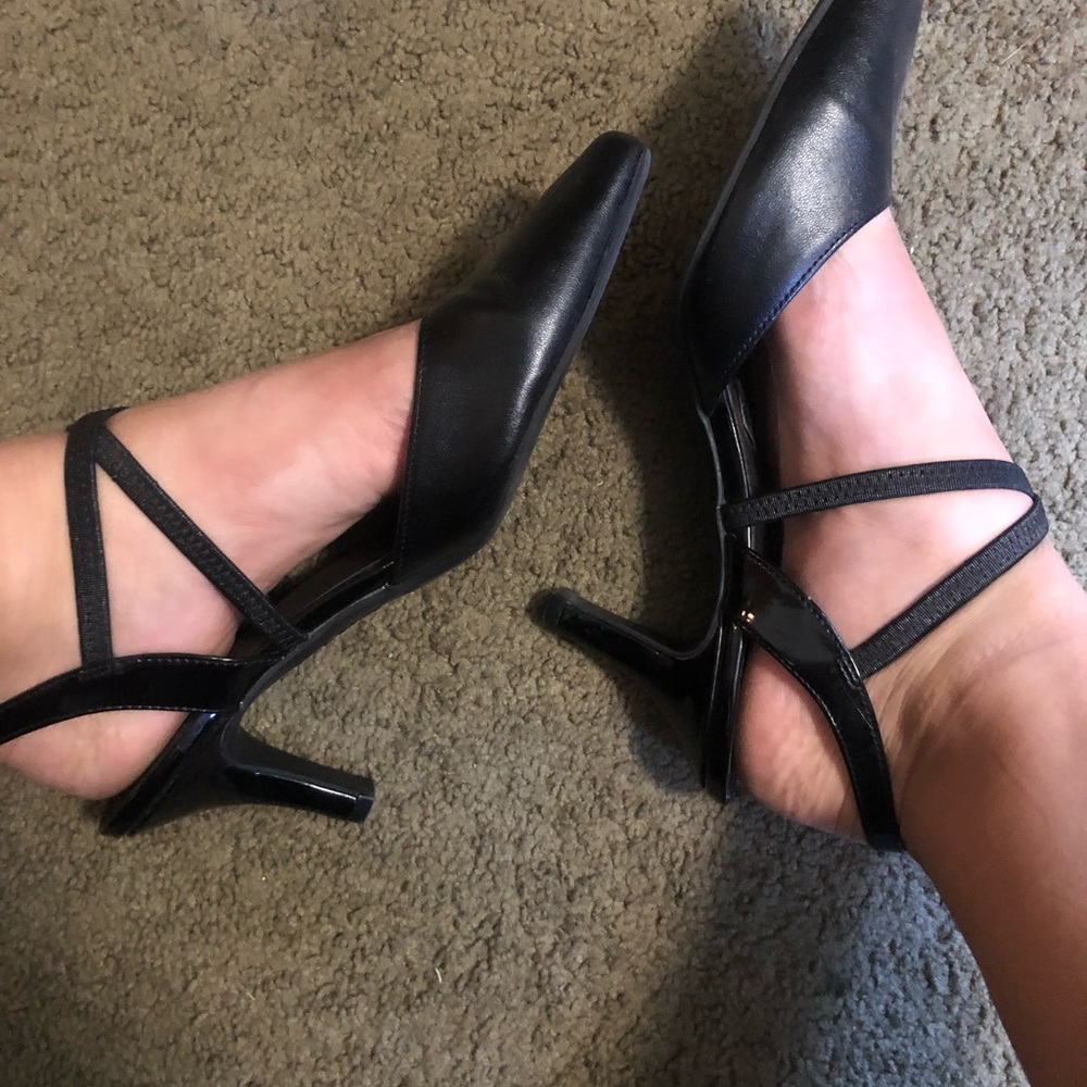 Black heels - Picture 2 of 2